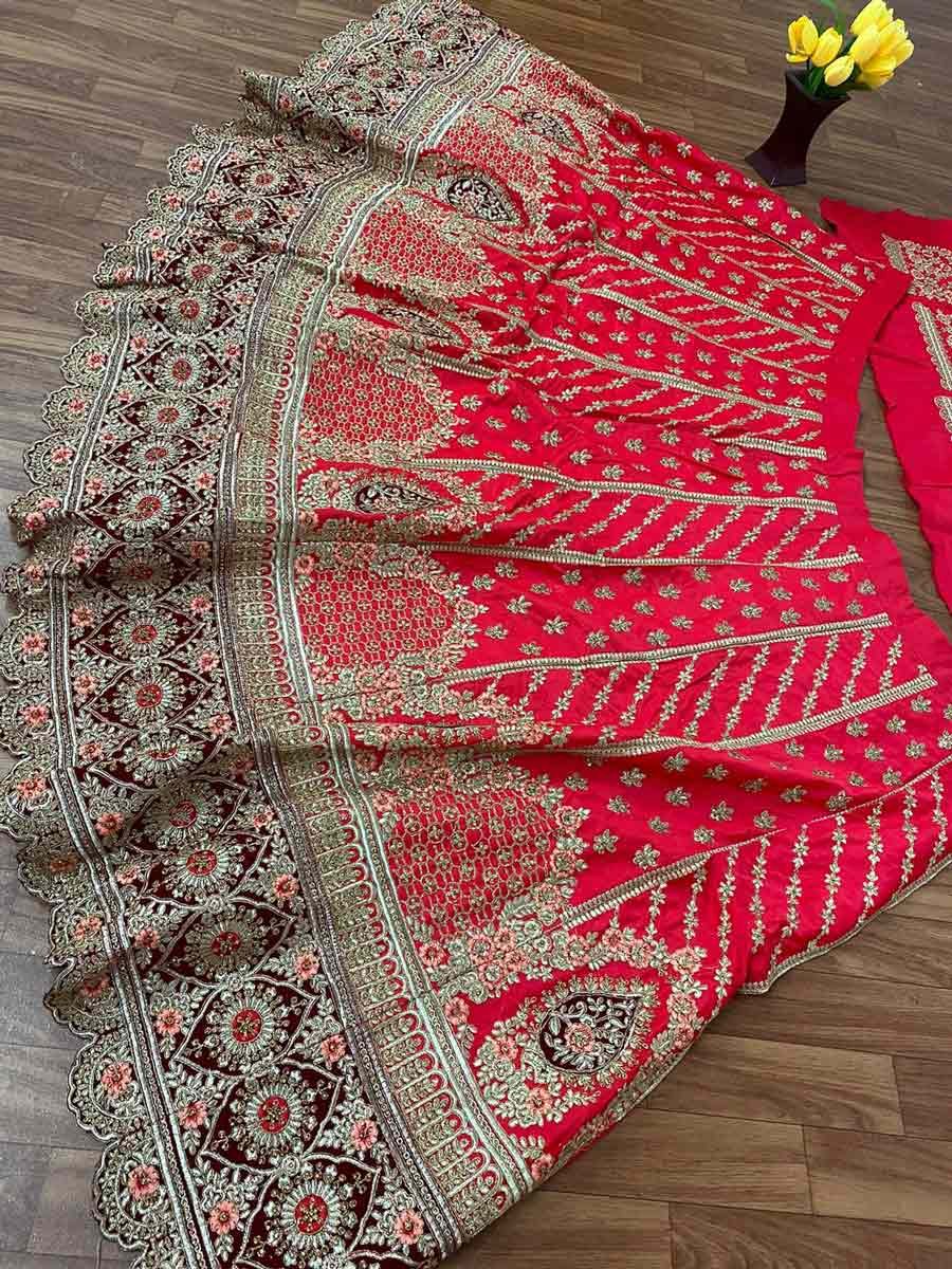 Red pure velvet Thread and zari work bridal heavy lehenga choli | Designer bridal  lehenga, Designer bridal lehenga choli, Heavy lehenga